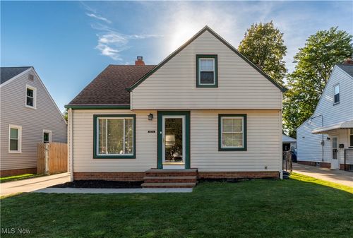 4574 Bentwood Dr, Brooklyn, OH, 44144-2636 | Card Image