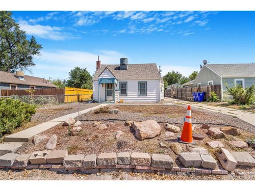 2086 Elmira St, Aurora, CO, 80010-1111 | Card Image