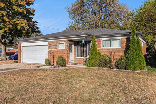 28440 Panama St, Warren, MI, 48092-2337 | Card Image