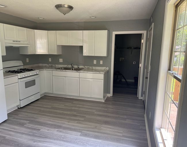 1312 N Hickory St, House other with 4 bedrooms, 2 bathrooms and 4 parking in Champaign IL | Image 10