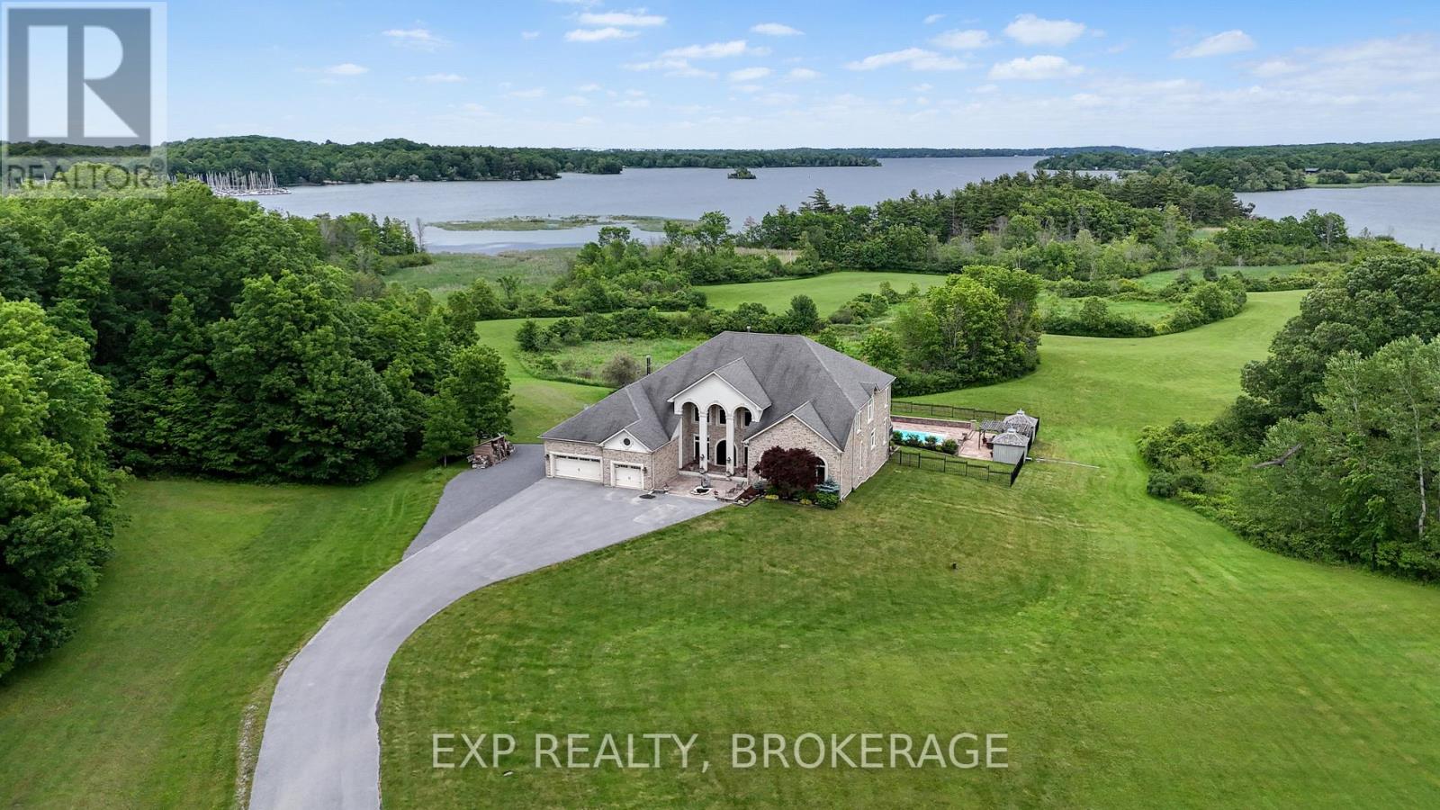 Residential in Frontenac Islands (Howe Island)