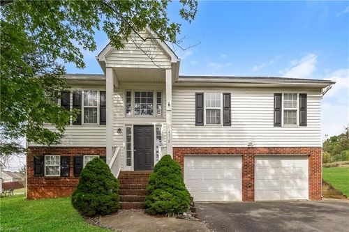 618 Asheby Woods Rd, Kernersville, NC, 27284-6400 | Card Image