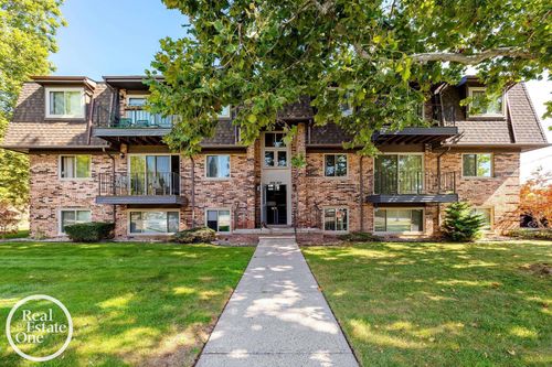 443 Riviera Dr, Saint Clair Shores, MI, 48080-3015 | Card Image