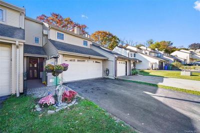 View of front facade with a front yard | Image 3