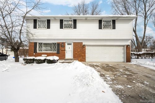 39496 Burns Dr, Sterling Heights, MI, 48313-5032 | Card Image