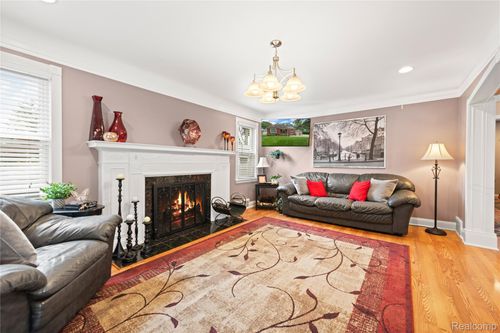 14962 Beatrice St, Livonia, MI, 48154-3702 | Card Image
