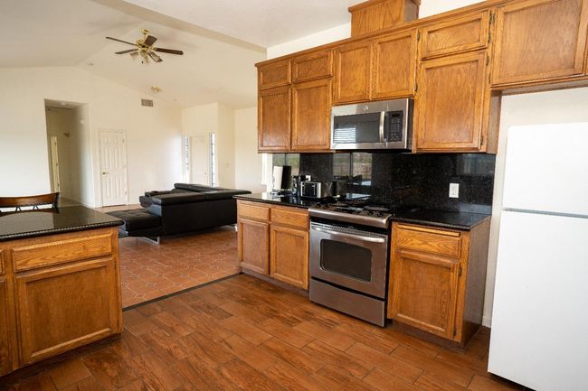 14700 W Barstow Ave, House other with 3 bedrooms, 0 bathrooms and null parking in Kerman CA | Image 15