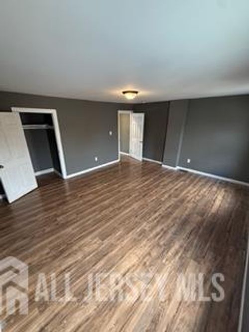 110 Roebling Ave, Trenton, NJ, 08611-1924 | Card Image