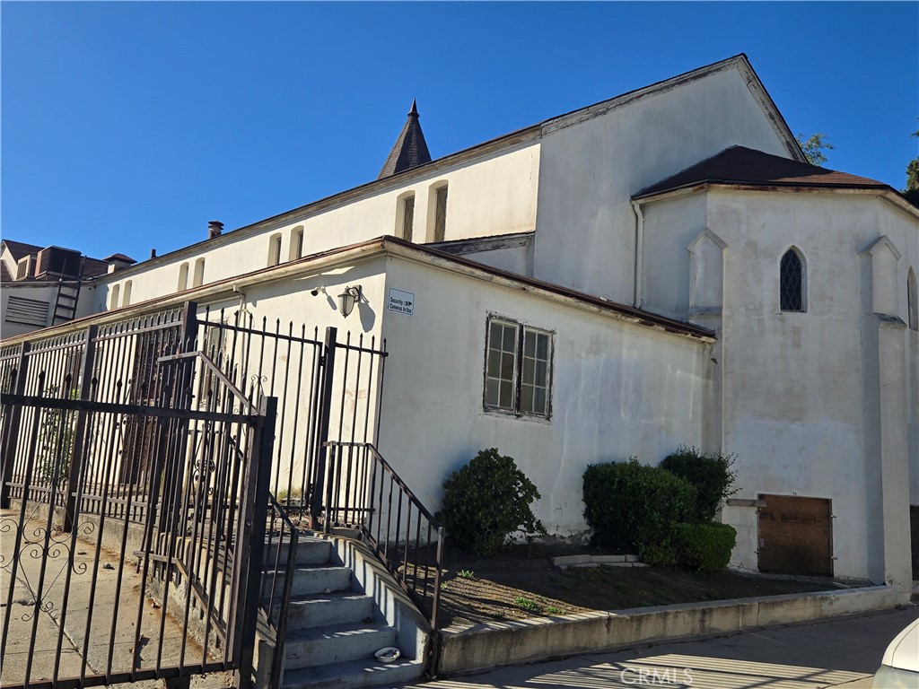 Commercial Sale in Los Angeles 3