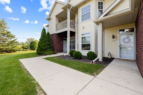 595 Grandview Ct, Pewaukee, WI, 53072-3000 | Card Image
