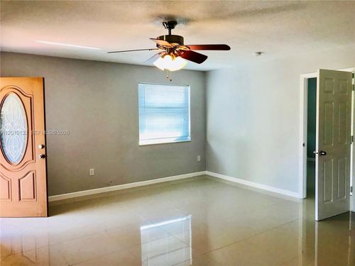 1-944 Nw 51st St, Miami, FL, 33127-2060 | Card Image