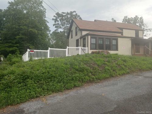 157 Cream St, Poughkeepsie, NY, 12601-6629 | Card Image