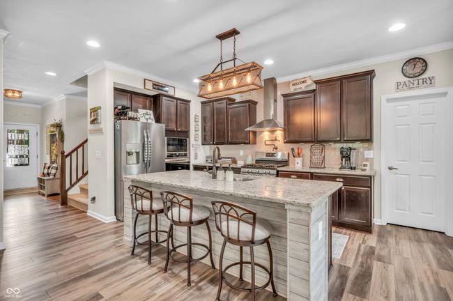 breakfast bar for additional dining space | Image 28