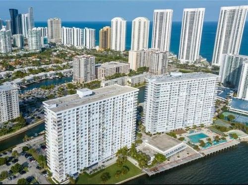 915-300 Bayview Dr, Sunny Isles Beach, FL, 33160-4745 | Card Image