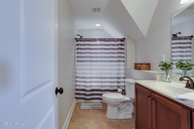 upstairs bath | Image 30