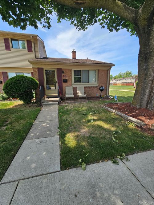9700 Pine St, Taylor, MI, 48180-3406 | Card Image