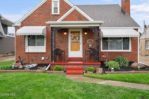 631 Ansonia St, Oregon, OH, 43616-2705 | Card Image