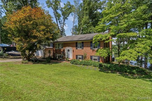 2226 Highland Dr, Powhatan, VA, 23139-6126 | Card Image
