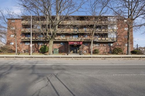 apt-5-595 Revere Beach Pkwy, Revere, MA, 02151-3980 | Card Image