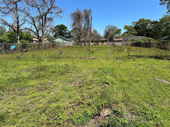 Additional yard in fenced in area | Image 8