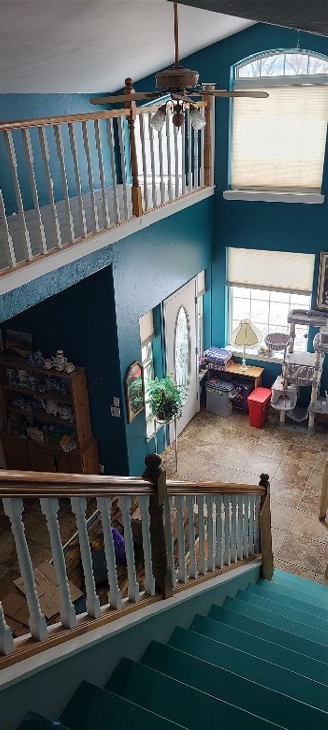 Bright & open foyer | Image 5