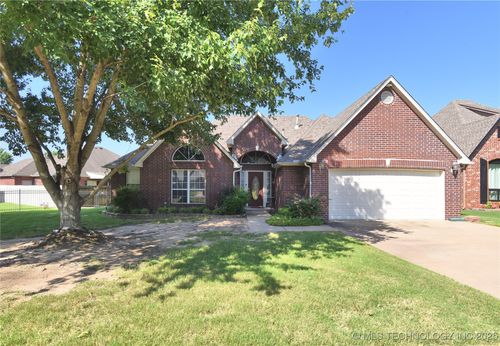 1726 Holly Ave, Sand Springs, OK, 74063-8722 | Card Image