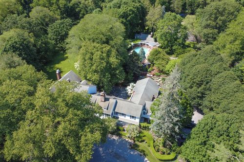 8 Chicken Valley Rd, Glen Head, NY, 11545-2104 | Card Image