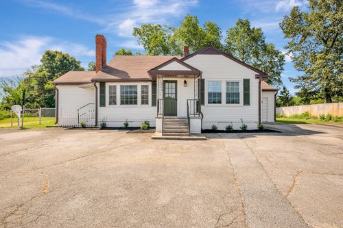 806 Highway 70 E, Dickson, TN, 37055-2208 | Card Image