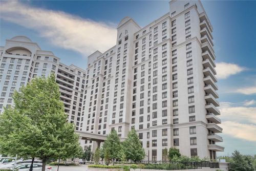 704-9245 Jane St, Vaughan, ON, L6A0J9 | Card Image