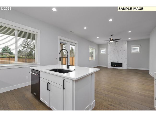 15209 Se Towers Ter, House other with 3 bedrooms, 3 bathrooms and 2 parking in Milwaukie OR | Image 5