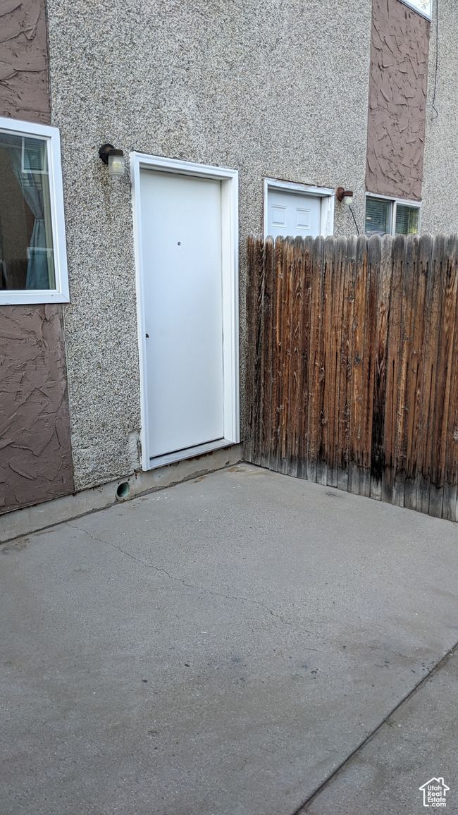Property entrance with stucco siding | Image 5