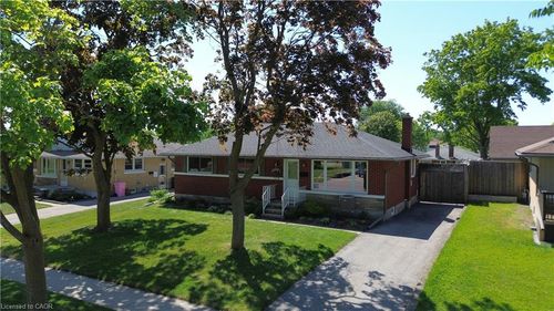26 Woodhaven Rd, Kitchener, ON, N2C1T6 | Card Image