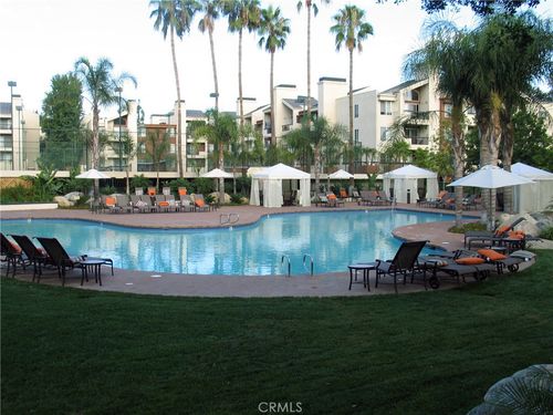 5550 Owensmouth Ave, Woodland Hills, CA, 91367-7032 | Card Image