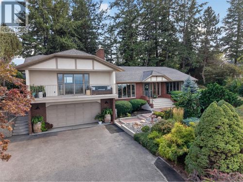 3931 Todd Rd, Kelowna, BC, V1W4B3 | Card Image