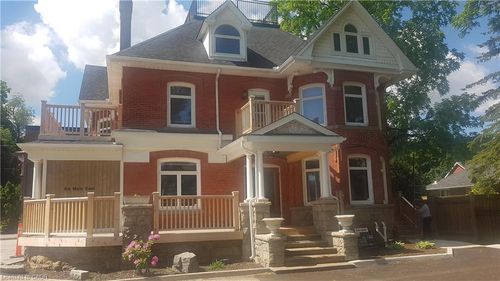 301-84 Main St E, Grimsby, ON, L3M1N3 | Card Image
