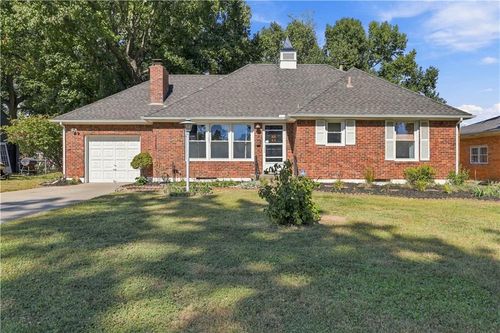 12004 E 48th St, Kansas City, MO, 64133-2522 | Card Image