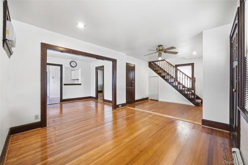 8343 261st St, Glen Oaks, NY, 11004-1703 | Card Image