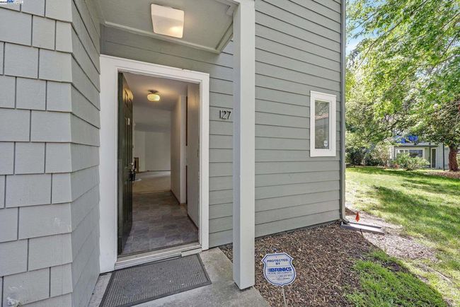 127 Temescal Cir, Townhouse with 2 bedrooms, 2 bathrooms and null parking in Emeryville CA | Image 4