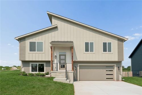 2112 Se Oak Ridge Dr, Oak Grove, MO, 64075-9491 | Card Image