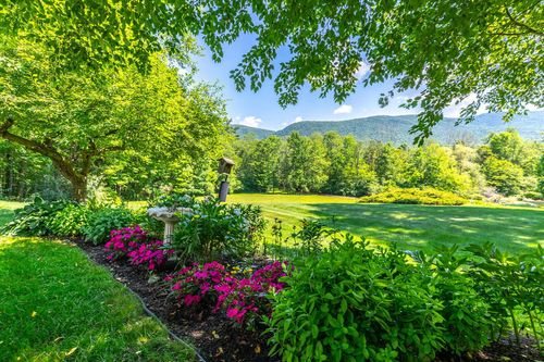 866 East Manchester Road, Manchester, VT, 05255 | Card Image
