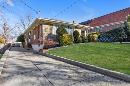 8443 Kendrick Pl, Jamaica, NY, 11432-2163 | Card Image