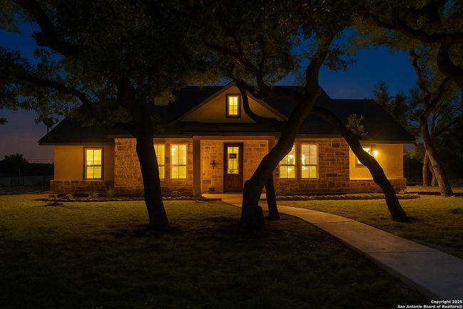 200 S Calvin Barrett, House other with 3 bedrooms, 2 bathrooms and null parking in Blanco TX | Image 26