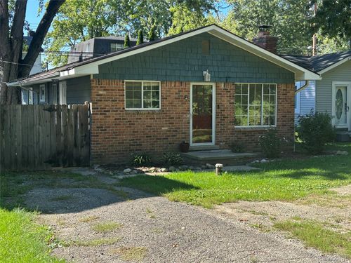 11511 Big Lake Rd, Springfld Twp, MI, 48350-3550 | Card Image