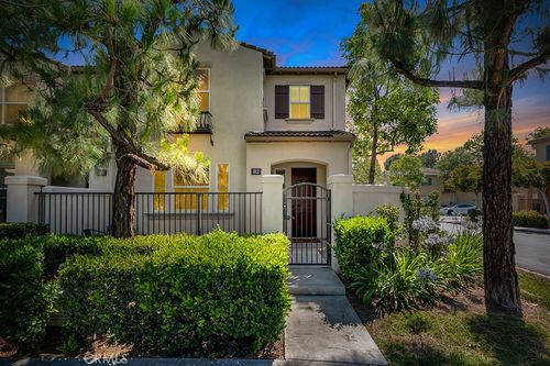 82 Trailing Vine, Irvine, CA, 92602-2467 | Card Image