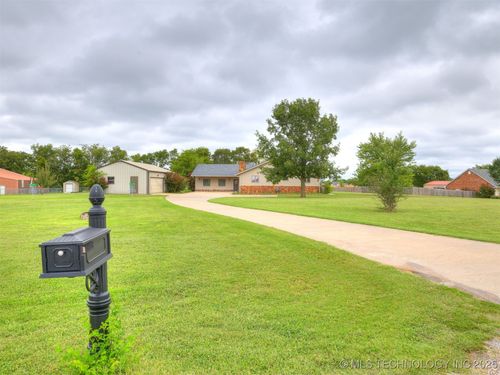 26 Sunshine Ln, Pryor, OK, 74361-3377 | Card Image