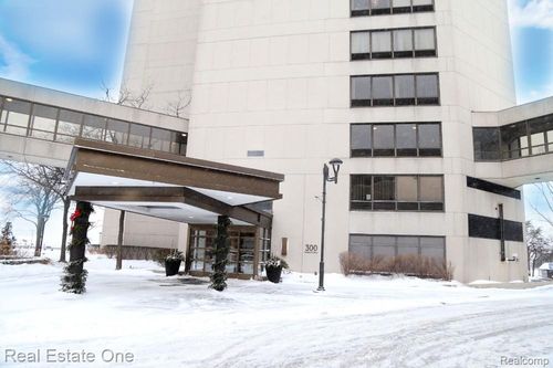 30016f-1001 W Jefferson Ave, Detroit, MI, 48226-4508 | Card Image