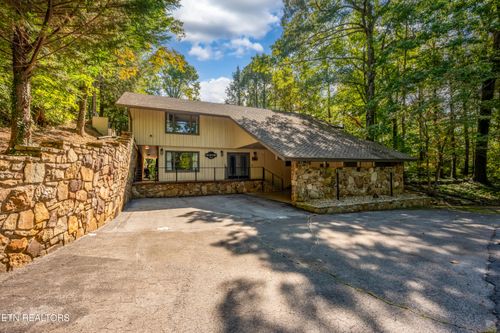 366 Saint Andrews Way, Gatlinburg, TN, 37738-6223 | Card Image