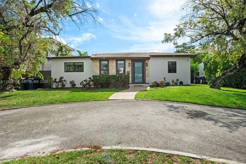 281 Pocatella St, Miami Springs, FL, 33166-5008 | Card Image