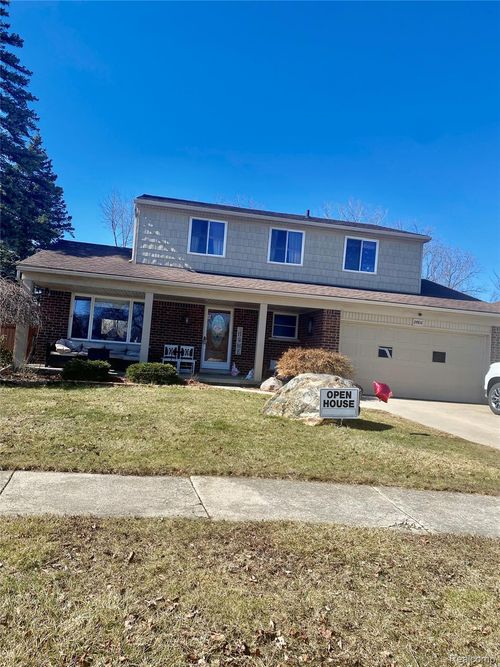 24816 Pamela St, Flat Rock, MI, 48134-9107 | Card Image