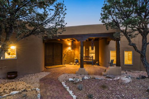 4 Vista Del Mundo, Santa Fe, NM, 87506-7567 | Card Image